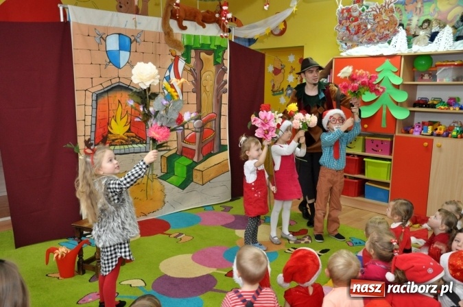 Zdjęcie w galerii na portalu naszraciborz.pl: Mikołajkowe show w markowickim przedszkolu wiadomości z regionu