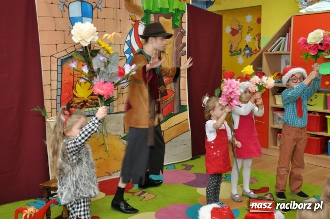 Zdjęcie w galerii na portalu naszraciborz.pl: Mikołajkowe show w markowickim przedszkolu wiadomości z regionu