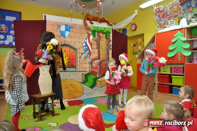 Zdjęcie w galerii na portalu naszraciborz.pl: Mikołajkowe show w markowickim przedszkolu wiadomości z regionu