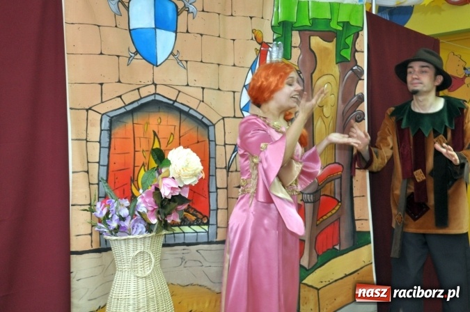 Zdjęcie w galerii na portalu naszraciborz.pl: Mikołajkowe show w markowickim przedszkolu wiadomości z regionu