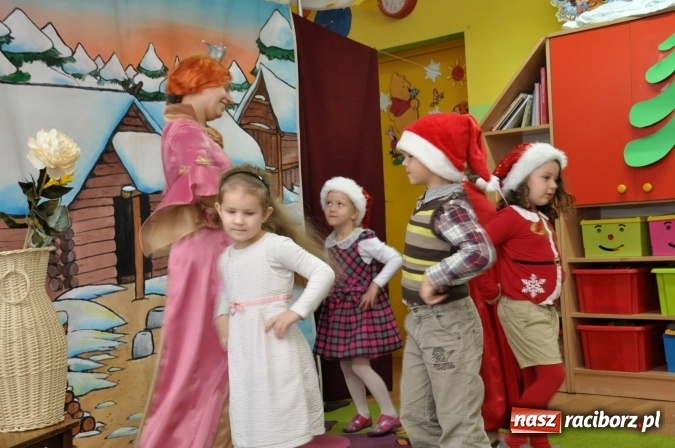 Zdjęcie w galerii na portalu naszraciborz.pl: Mikołajkowe show w markowickim przedszkolu wiadomości z regionu