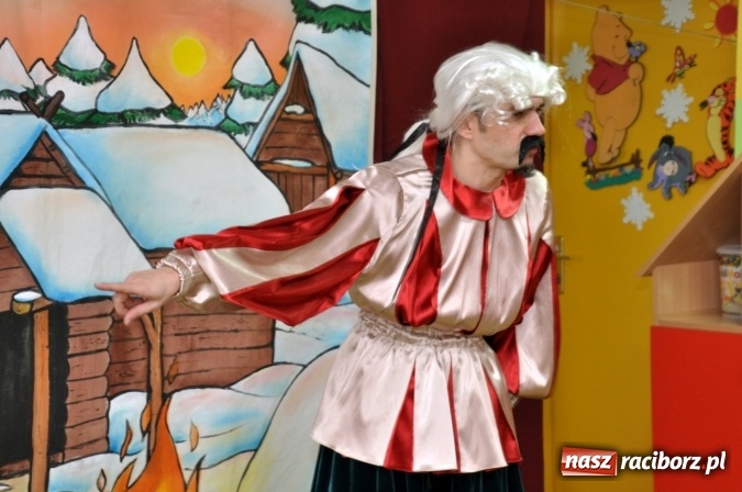 Zdjęcie w galerii na portalu naszraciborz.pl: Mikołajkowe show w markowickim przedszkolu wiadomości z regionu