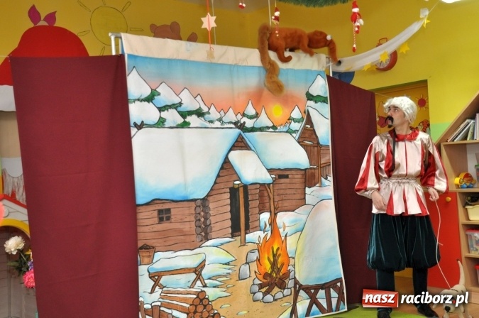 Zdjęcie w galerii na portalu naszraciborz.pl: Mikołajkowe show w markowickim przedszkolu wiadomości z regionu
