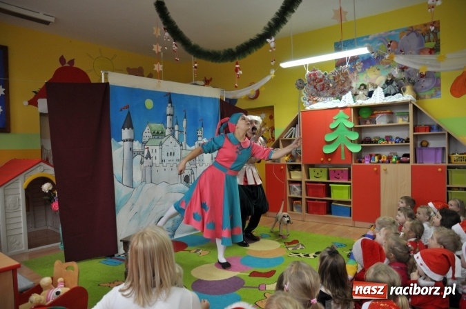 Zdjęcie w galerii na portalu naszraciborz.pl: Mikołajkowe show w markowickim przedszkolu wiadomości z regionu