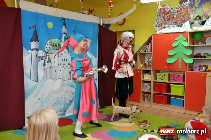 Zdjęcie w galerii na portalu naszraciborz.pl: Mikołajkowe show w markowickim przedszkolu wiadomości z regionu
