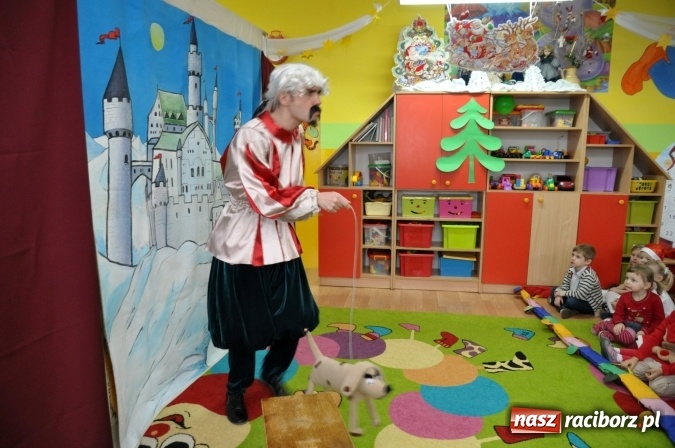 Zdjęcie w galerii na portalu naszraciborz.pl: Mikołajkowe show w markowickim przedszkolu wiadomości z regionu