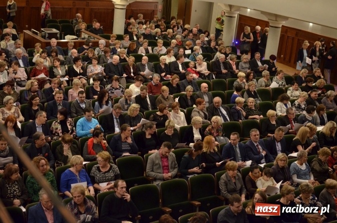 Zdjęcie w galerii na portalu naszraciborz.pl: Teatr Śląski z Opawy wystawił w Raciborskim Centrum Kultury operę Carmen  wiadomości z regionu