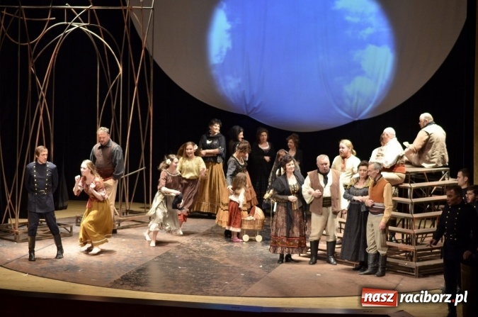 Zdjęcie w galerii na portalu naszraciborz.pl: Teatr Śląski z Opawy wystawił w Raciborskim Centrum Kultury operę Carmen  wiadomości z regionu