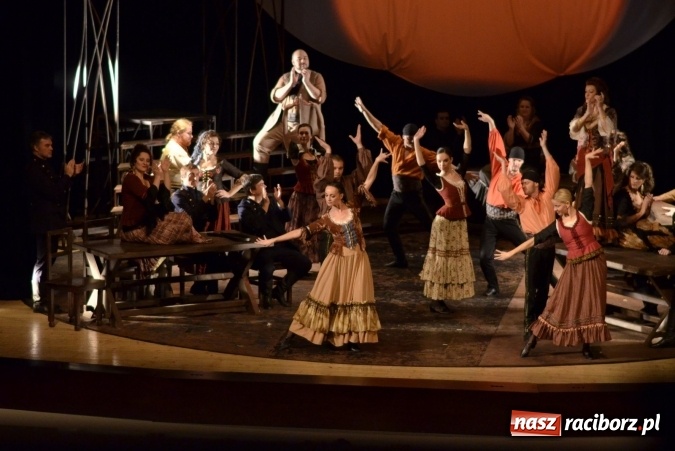 Zdjęcie w galerii na portalu naszraciborz.pl: Teatr Śląski z Opawy wystawił w Raciborskim Centrum Kultury operę Carmen  wiadomości z regionu