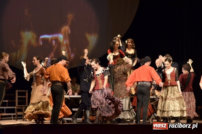 Zdjęcie w galerii na portalu naszraciborz.pl: Teatr Śląski z Opawy wystawił w Raciborskim Centrum Kultury operę Carmen  wiadomości z regionu