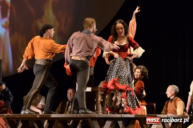 Zdjęcie w galerii na portalu naszraciborz.pl: Teatr Śląski z Opawy wystawił w Raciborskim Centrum Kultury operę Carmen  wiadomości z regionu