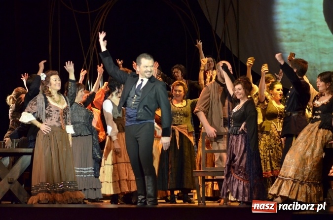 Zdjęcie w galerii na portalu naszraciborz.pl: Teatr Śląski z Opawy wystawił w Raciborskim Centrum Kultury operę Carmen  wiadomości z regionu