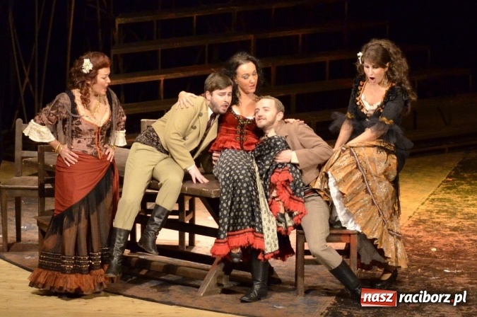 Zdjęcie w galerii na portalu naszraciborz.pl: Teatr Śląski z Opawy wystawił w Raciborskim Centrum Kultury operę Carmen  wiadomości z regionu