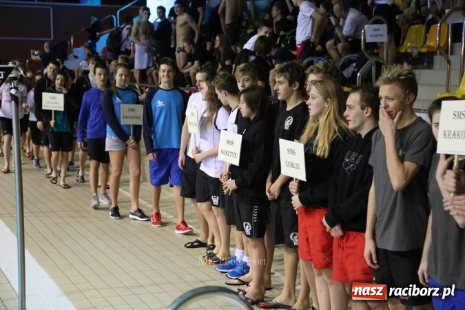 Zdjęcie w galerii na portalu naszraciborz.pl: Pływanie. Raciborski ZSOMS w środku stawki  wiadomości z regionu