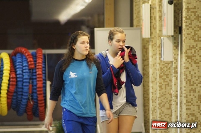 Zdjęcie w galerii na portalu naszraciborz.pl: Pływanie. Raciborski ZSOMS w środku stawki  wiadomości z regionu