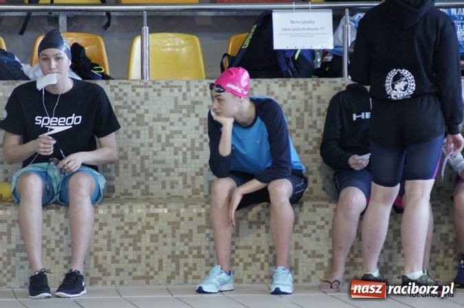 Zdjęcie w galerii na portalu naszraciborz.pl: Pływanie. Raciborski ZSOMS w środku stawki  wiadomości z regionu