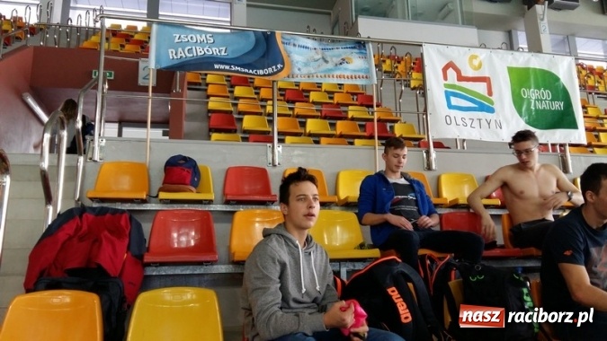 Zdjęcie w galerii na portalu naszraciborz.pl: Pływanie. Raciborski ZSOMS w środku stawki  wiadomości z regionu