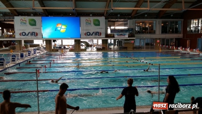 Zdjęcie w galerii na portalu naszraciborz.pl: Pływanie. Raciborski ZSOMS w środku stawki  wiadomości z regionu