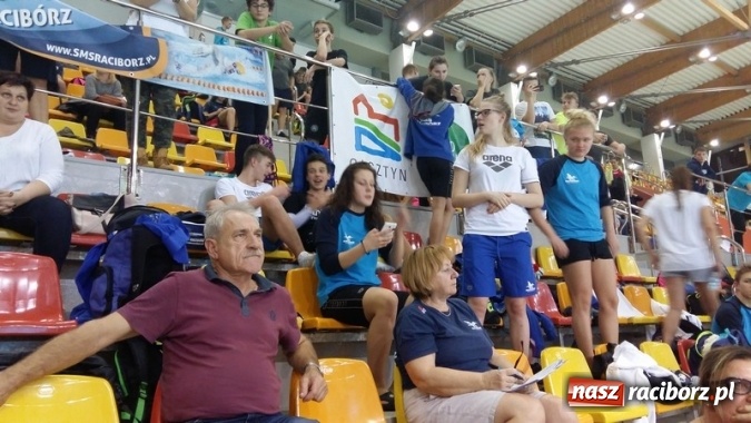 Zdjęcie w galerii na portalu naszraciborz.pl: Pływanie. Raciborski ZSOMS w środku stawki  wiadomości z regionu