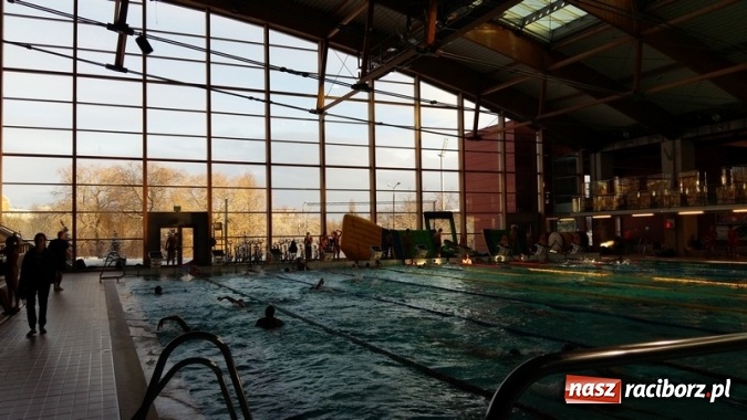 Zdjęcie w galerii na portalu naszraciborz.pl: Pływanie. Raciborski ZSOMS w środku stawki  wiadomości z regionu