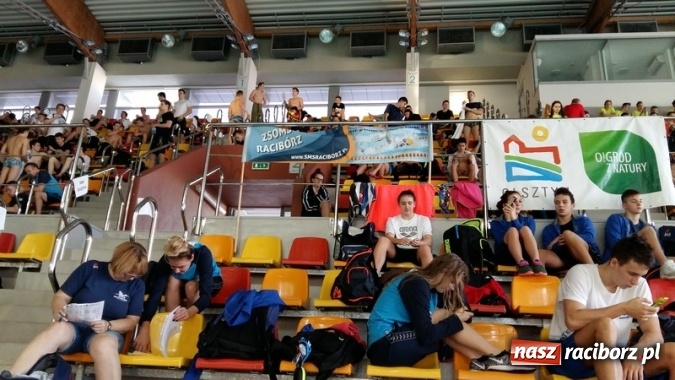 Zdjęcie w galerii na portalu naszraciborz.pl: Pływanie. Raciborski ZSOMS w środku stawki  wiadomości z regionu