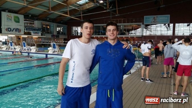 Zdjęcie w galerii na portalu naszraciborz.pl: Pływanie. Raciborski ZSOMS w środku stawki  wiadomości z regionu