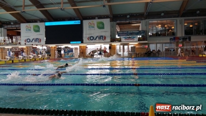 Zdjęcie w galerii na portalu naszraciborz.pl: Pływanie. Raciborski ZSOMS w środku stawki  wiadomości z regionu