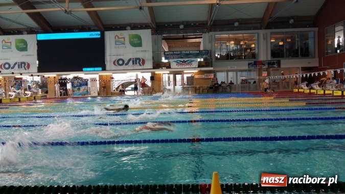 Zdjęcie w galerii na portalu naszraciborz.pl: Pływanie. Raciborski ZSOMS w środku stawki  wiadomości z regionu