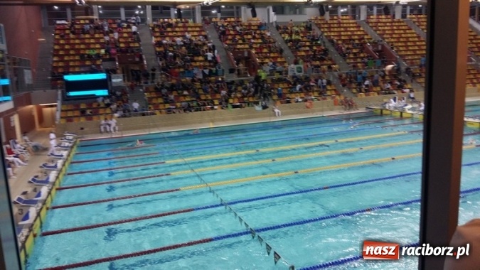 Zdjęcie w galerii na portalu naszraciborz.pl: Pływanie. Raciborski ZSOMS w środku stawki  wiadomości z regionu