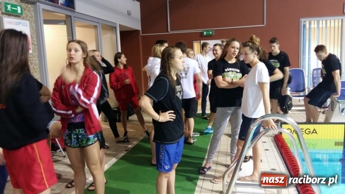 Zdjęcie w galerii na portalu naszraciborz.pl: Pływanie. Raciborski ZSOMS w środku stawki  wiadomości z regionu