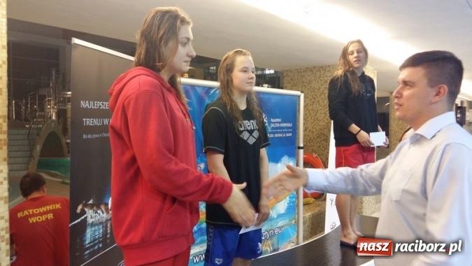Zdjęcie w galerii na portalu naszraciborz.pl: Pływanie. Raciborski ZSOMS w środku stawki  wiadomości z regionu
