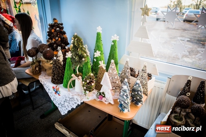 Zdjęcie w galerii na portalu naszraciborz.pl: Kiermasz świąteczny w krzanowickiej szkole wiadomości z regionu