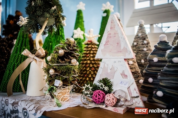 Zdjęcie w galerii na portalu naszraciborz.pl: Kiermasz świąteczny w krzanowickiej szkole wiadomości z regionu