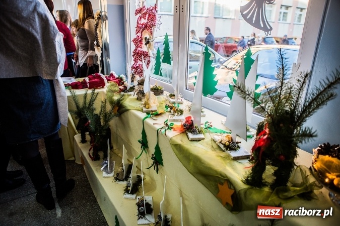 Zdjęcie w galerii na portalu naszraciborz.pl: Kiermasz świąteczny w krzanowickiej szkole wiadomości z regionu