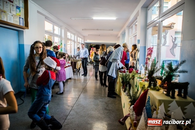 Zdjęcie w galerii na portalu naszraciborz.pl: Kiermasz świąteczny w krzanowickiej szkole wiadomości z regionu