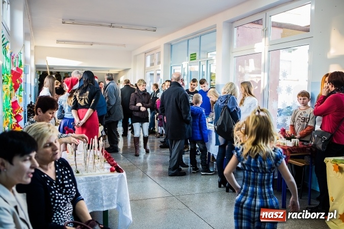 Zdjęcie w galerii na portalu naszraciborz.pl: Kiermasz świąteczny w krzanowickiej szkole wiadomości z regionu
