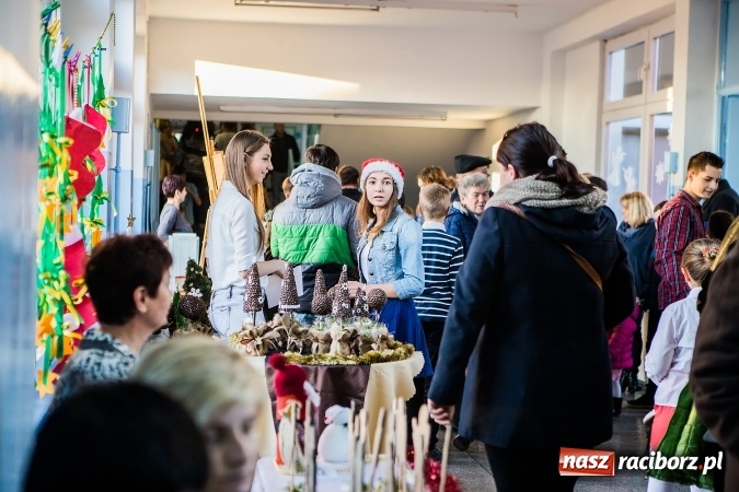 Zdjęcie w galerii na portalu naszraciborz.pl: Kiermasz świąteczny w krzanowickiej szkole wiadomości z regionu