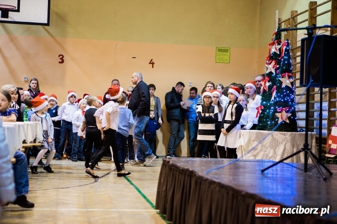 Zdjęcie w galerii na portalu naszraciborz.pl: Kiermasz świąteczny w krzanowickiej szkole wiadomości z regionu