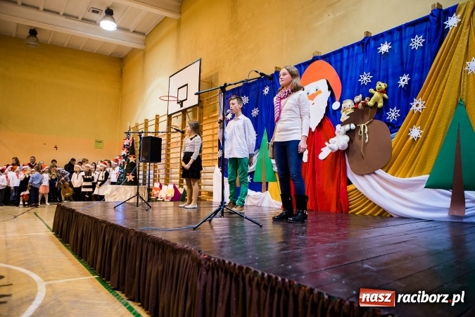 Zdjęcie w galerii na portalu naszraciborz.pl: Kiermasz świąteczny w krzanowickiej szkole wiadomości z regionu