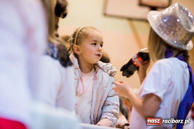 Zdjęcie w galerii na portalu naszraciborz.pl: Kiermasz świąteczny w krzanowickiej szkole wiadomości z regionu