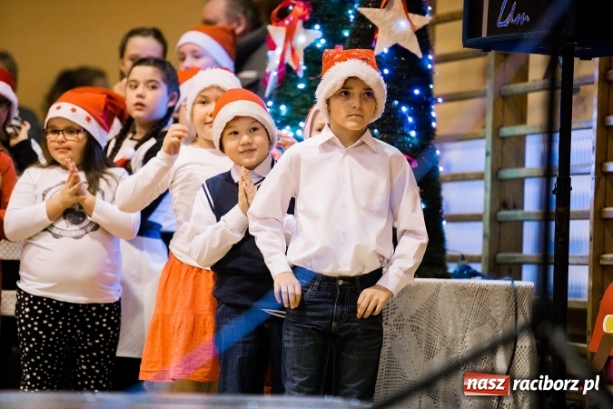 Zdjęcie w galerii na portalu naszraciborz.pl: Kiermasz świąteczny w krzanowickiej szkole wiadomości z regionu