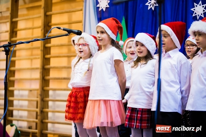 Zdjęcie w galerii na portalu naszraciborz.pl: Kiermasz świąteczny w krzanowickiej szkole wiadomości z regionu
