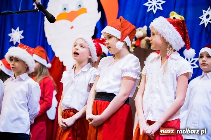 Zdjęcie w galerii na portalu naszraciborz.pl: Kiermasz świąteczny w krzanowickiej szkole wiadomości z regionu