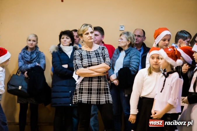 Zdjęcie w galerii na portalu naszraciborz.pl: Kiermasz świąteczny w krzanowickiej szkole wiadomości z regionu