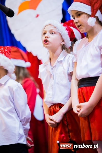 Zdjęcie w galerii na portalu naszraciborz.pl: Kiermasz świąteczny w krzanowickiej szkole wiadomości z regionu