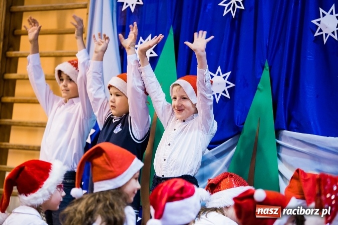 Zdjęcie w galerii na portalu naszraciborz.pl: Kiermasz świąteczny w krzanowickiej szkole wiadomości z regionu
