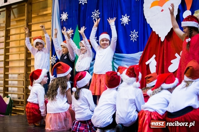 Zdjęcie w galerii na portalu naszraciborz.pl: Kiermasz świąteczny w krzanowickiej szkole wiadomości z regionu