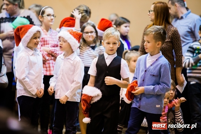 Zdjęcie w galerii na portalu naszraciborz.pl: Kiermasz świąteczny w krzanowickiej szkole wiadomości z regionu