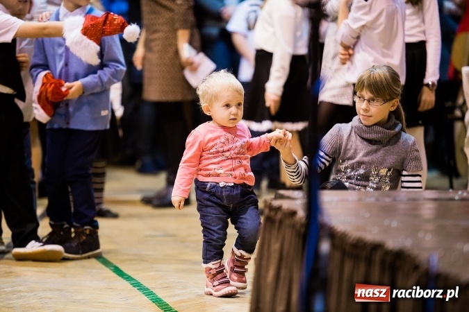 Zdjęcie w galerii na portalu naszraciborz.pl: Kiermasz świąteczny w krzanowickiej szkole wiadomości z regionu