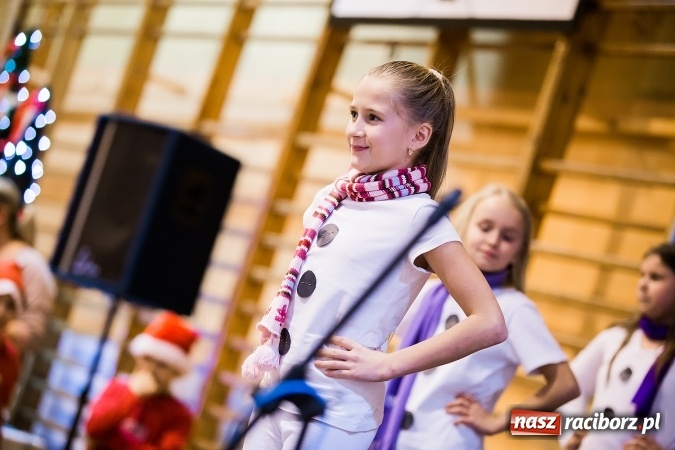 Zdjęcie w galerii na portalu naszraciborz.pl: Kiermasz świąteczny w krzanowickiej szkole wiadomości z regionu